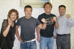 粟生さん･佐藤選手（左から）
吉井さん･有坂選手（右から）